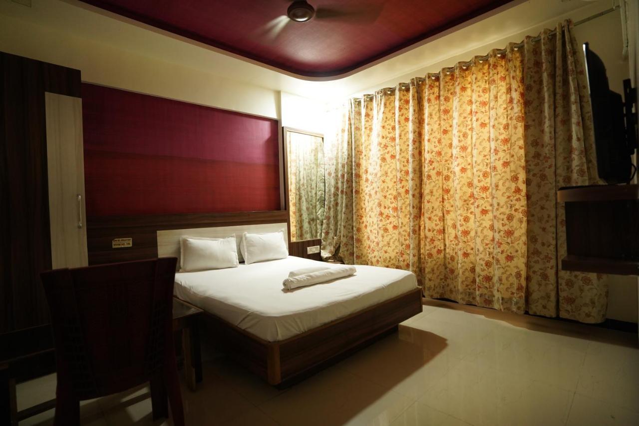 Hotel Sai Ganesh Lodging & Boarding By Wb Inn Titwala Exterior foto