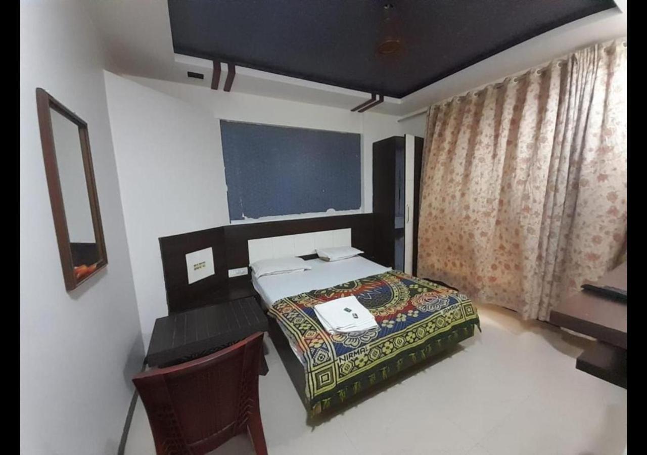 Hotel Sai Ganesh Lodging & Boarding By Wb Inn Titwala Exterior foto
