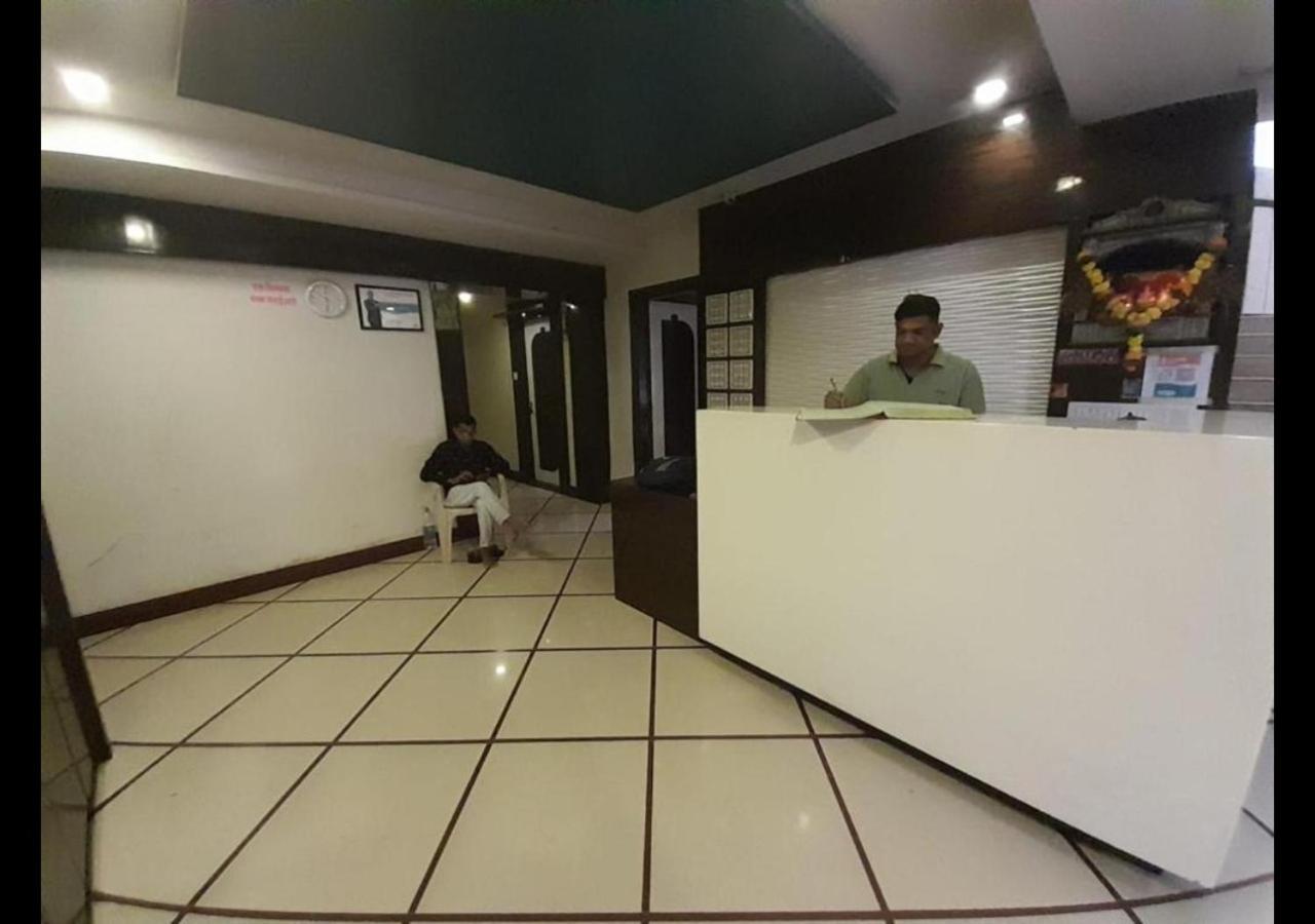Hotel Sai Ganesh Lodging & Boarding By Wb Inn Titwala Exterior foto