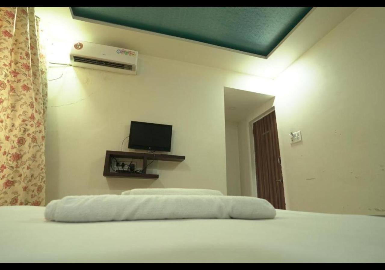 Hotel Sai Ganesh Lodging & Boarding By Wb Inn Titwala Exterior foto